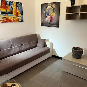https://appartamento-low-cost-fillak.hotelitalianriviera.com